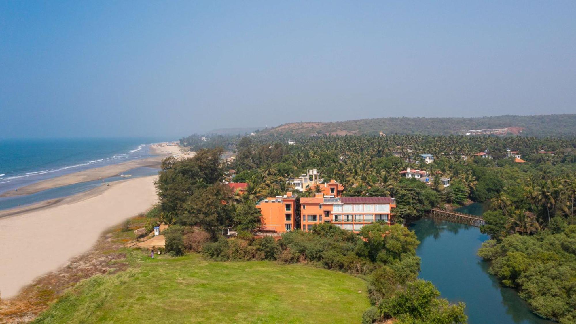 Mandrem Beach Resort, A Member Of Radisson Individuals Retreat المظهر الخارجي الصورة