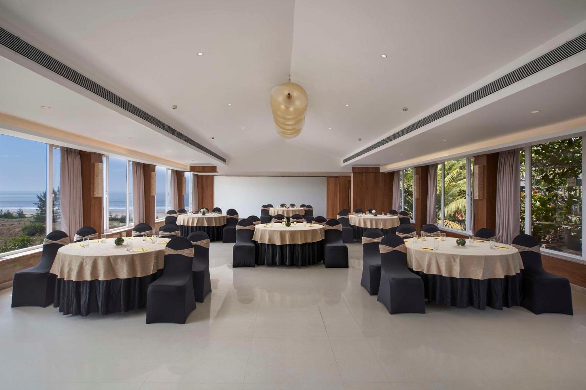 Mandrem Beach Resort, A Member Of Radisson Individuals Retreat المظهر الخارجي الصورة